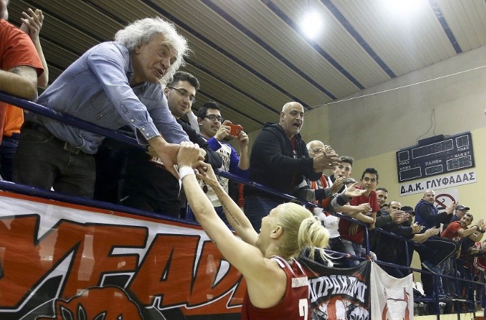 Πανηγυρισμοί με Τσουκαλά για το Κύπελλο (pic) | Pagenews.gr Πανηγυρισμοί με Τσουκαλά για το Κύπελλο (pic) | Pagenews.gr