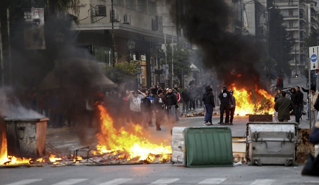 Βίντεο και φωτογραφίες από τα επεισόδια στον Πειραιά | Pagenews.gr Βίντεο και φωτογραφίες από τα επεισόδια στον Πειραιά | Pagenews.gr
