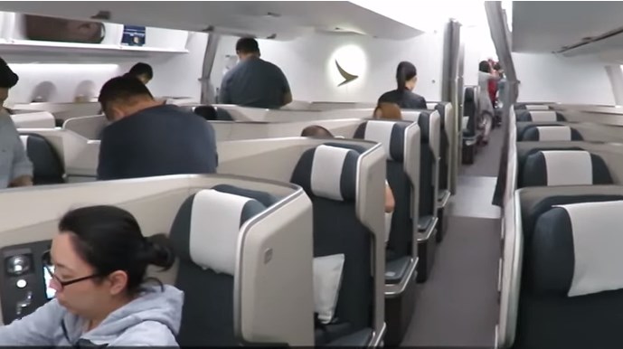 Οι αεροσυνοδοί της Cathay Pacific κέρδισαν τη μάχη κατά της φούστας | Pagenews.gr Οι αεροσυνοδοί της Cathay Pacific κέρδισαν τη μάχη κατά της φούστας | Pagenews.gr