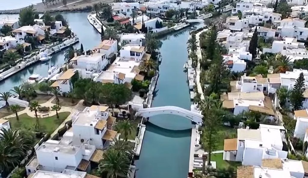 Το Μαϊάμι της Ελλάδας βρίσκεται μόλις δύο ώρες μακριά από την Αθήνα. Ακόμα να πας; | Pagenews.gr Το Μαϊάμι της Ελλάδας βρίσκεται μόλις δύο ώρες μακριά από την Αθήνα. Ακόμα να πας; | Pagenews.gr