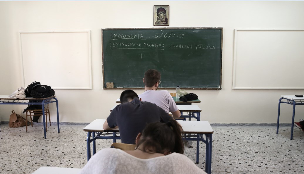 Ο Γαβρόγλου απαγόρευσε τα κινητά στα σχολεία – Όλη η εγκύκλιος | Pagenews.gr Ο Γαβρόγλου απαγόρευσε τα κινητά στα σχολεία – Όλη η εγκύκλιος | Pagenews.gr