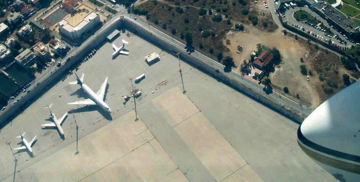 Εισβολή με βαν στο αεροδρόμιο του Τατοΐου | Pagenews.gr Εισβολή με βαν στο αεροδρόμιο του Τατοΐου | Pagenews.gr