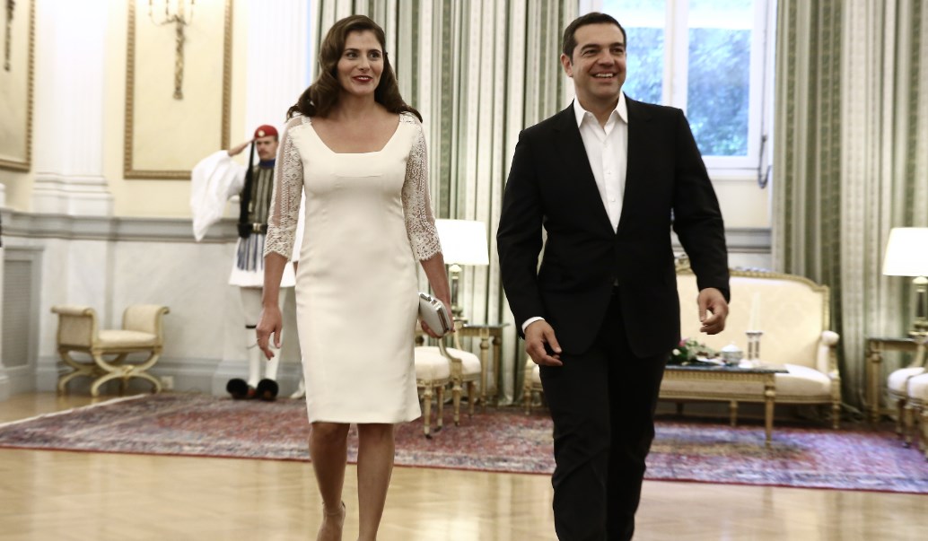 Το «πηγαδάκι» Τσίπρα- Καμμένου που έκανε την Μπαζιάνα να «κοκκινίσει» | Pagenews.gr Το «πηγαδάκι» Τσίπρα- Καμμένου που έκανε την Μπαζιάνα να «κοκκινίσει» | Pagenews.gr