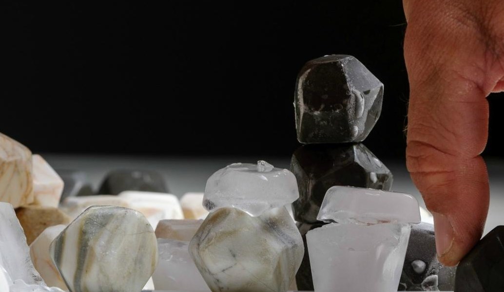 Μαρμάρινες πέτρες για ουίσκι από τον αρτιζάνο Γρηγόρη Κουσκουρή