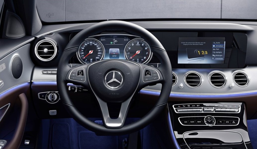 Mercedes Benz E-Class: Όταν ο Κιτ ζηλεύει…