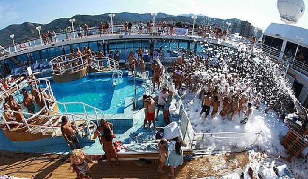 κρουαζιερόπλοιο όργιο