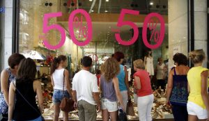 Ενδιάμεσες εαρινές εκπτώσεις 2018: Πότε ξεκινούν – Πόσο θα διαρκέσουν | Pagenews.gr Ενδιάμεσες εαρινές εκπτώσεις 2018: Πότε ξεκινούν – Πόσο θα διαρκέσουν | Pagenews.gr