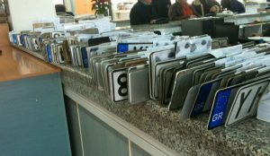 ΑΑΔΕ: Χάνουν τις πινακίδες κυκλοφορίας τους όσοι τις έχουν καταθέσει πάνω από 18 μήνες! | Pagenews.gr ΑΑΔΕ: Χάνουν τις πινακίδες κυκλοφορίας τους όσοι τις έχουν καταθέσει πάνω από 18 μήνες! | Pagenews.gr