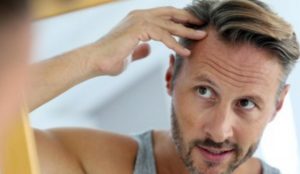 Γιατί γκριζάρουν τα μαλλιά σε μικρή ηλικία; | Pagenews.gr Γιατί γκριζάρουν τα μαλλιά σε μικρή ηλικία; | Pagenews.gr