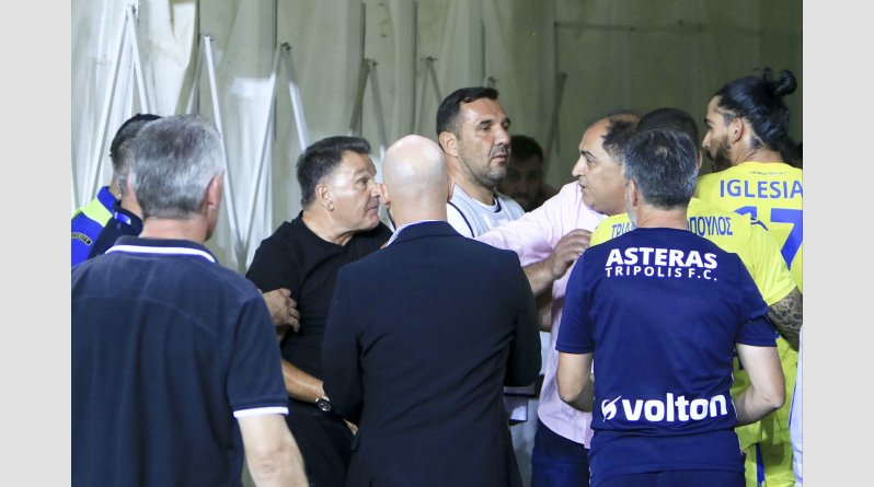 Οι πρώτες στιγμές του Κούγια στο ασθενοφόρο μετά τον ξυλοδαρμό (vid) | Pagenews.gr Οι πρώτες στιγμές του Κούγια στο ασθενοφόρο μετά τον ξυλοδαρμό (vid) | Pagenews.gr