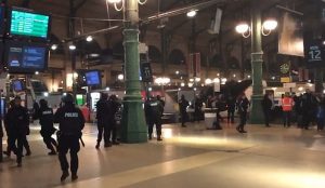 Παρίσι τώρα: Περιστατικό με όπλο στον Πύργο του Άιφελ – Εκκενώθηκε ο Gare du Nord | Pagenews.gr Παρίσι τώρα: Περιστατικό με όπλο στον Πύργο του Άιφελ – Εκκενώθηκε ο Gare du Nord | Pagenews.gr