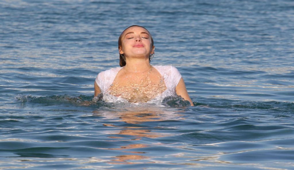 Στη Μύκονο θα βγάλει τον χειμώνα η Lindsay Lohan | Pagenews.gr Στη Μύκονο θα βγάλει τον χειμώνα η Lindsay Lohan | Pagenews.gr