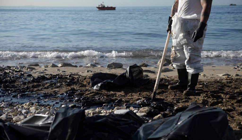 Απορρύπανση στον Σαρωνικό: Το Υπουργείο Ναυτιλίας για τις ακτές που έχουν καθαρίσει μέχρι στιγμής από το μαζούτ | Pagenews.gr Απορρύπανση στον Σαρωνικό: Το Υπουργείο Ναυτιλίας για τις ακτές που έχουν καθαρίσει μέχρι στιγμής από το μαζούτ | Pagenews.gr