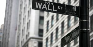 Wall Street: Έκλεισε με ισχυρές πτωτικές τάσεις | Pagenews.gr Wall Street: Έκλεισε με ισχυρές πτωτικές τάσεις | Pagenews.gr