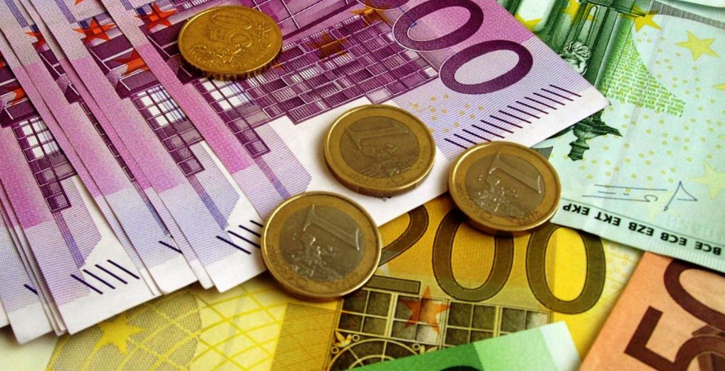 Οριακή πτώση για το ευρώ στο 1,04 | Pagenews.gr Οριακή πτώση για το ευρώ στο 1,04 | Pagenews.gr