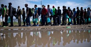 Περίπου 50 μετανάστες και πρόσφυγες μεταφέρθηκαν από τα δύο στρατιωτικά πλοία στο Ποτσάλο | Pagenews.gr Περίπου 50 μετανάστες και πρόσφυγες μεταφέρθηκαν από τα δύο στρατιωτικά πλοία στο Ποτσάλο | Pagenews.gr