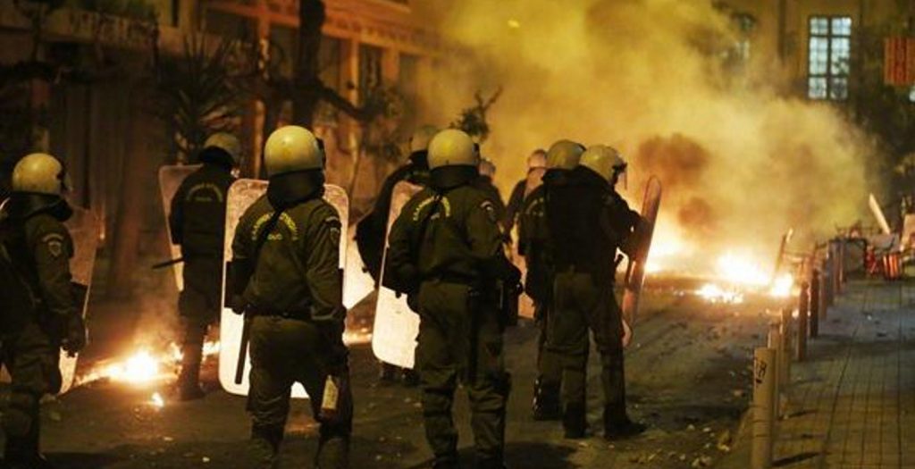 Σοβαρά επεισόδια στη Νέα Σμύρνη | Pagenews.gr Σοβαρά επεισόδια στη Νέα Σμύρνη | Pagenews.gr