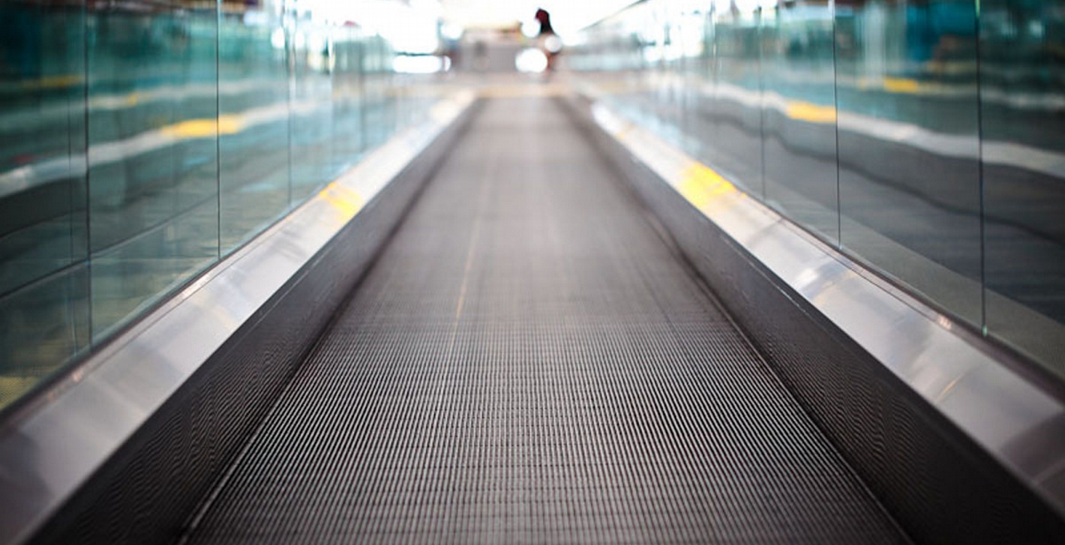 Траволатор эскалатор эскалатор. Травалатор или траволатор. Движущийся тротуар. Траволатор эскалатор эскалатор. Траволатор эскалатор эскалатор.