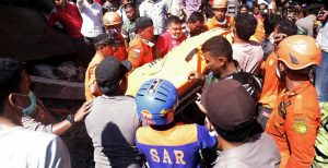 Δεκάδες νεκροί από φονικό σεισμό στην Ινδονησία | Pagenews.gr Δεκάδες νεκροί από φονικό σεισμό στην Ινδονησία | Pagenews.gr