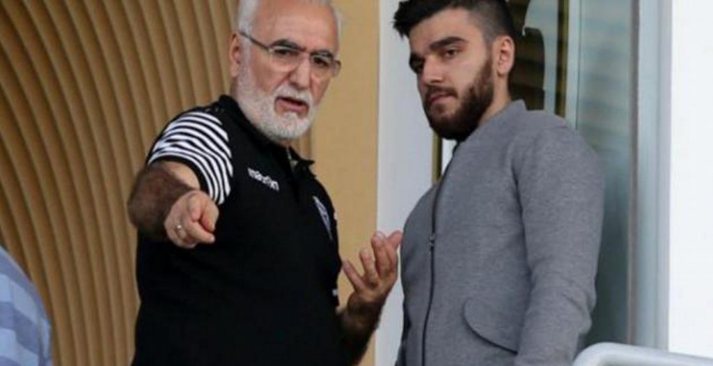 Ο Γιώργος Σαββίδης τραγουδάει υβριστικό σύνθημα για τον Ολυμπιακό και τον Πειραιά (video) | Pagenews.gr Ο Γιώργος Σαββίδης τραγουδάει υβριστικό σύνθημα για τον Ολυμπιακό και τον Πειραιά (video) | Pagenews.gr