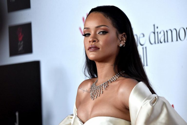 Η Ριάνα στο εξώφυλλο της βρετανικής Vogue (pic) | Pagenews.gr Η Ριάνα στο εξώφυλλο της βρετανικής Vogue (pic) | Pagenews.gr