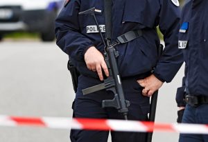 Βρυξέλλες επίθεση: Μαχαίρωσε αστυνομικό φωνάζοντας ο Αλλάχ είναι μεγάλος | Pagenews.gr Βρυξέλλες επίθεση: Μαχαίρωσε αστυνομικό φωνάζοντας ο Αλλάχ είναι μεγάλος | Pagenews.gr