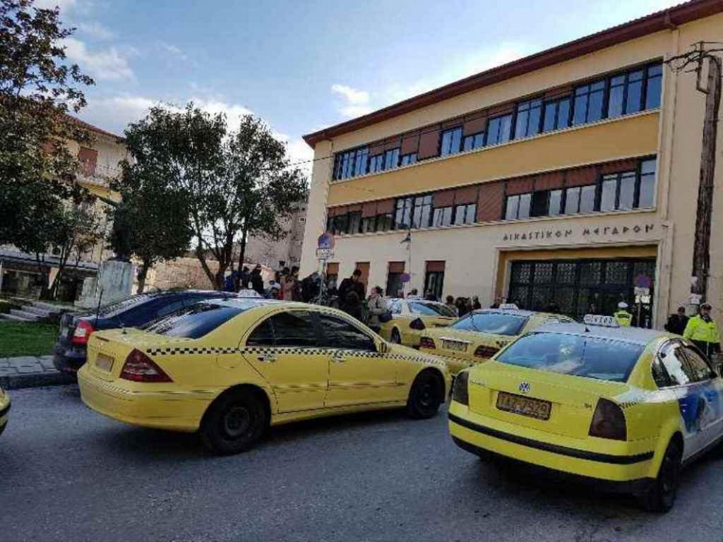 Νέα μαρτυρία στην Καστοριά: Ο δράστης δανείστηκε 200 ευρώ από άλλον ταξιτζή | Pagenews.gr Νέα μαρτυρία στην Καστοριά: Ο δράστης δανείστηκε 200 ευρώ από άλλον ταξιτζή | Pagenews.gr