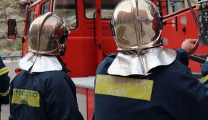 ΦΩΤΙΑ ΤΩΡΑ: Πυρκαγιά σε πολυκατοικία στο Μοναστηράκι | Pagenews.gr ΦΩΤΙΑ ΤΩΡΑ: Πυρκαγιά σε πολυκατοικία στο Μοναστηράκι | Pagenews.gr