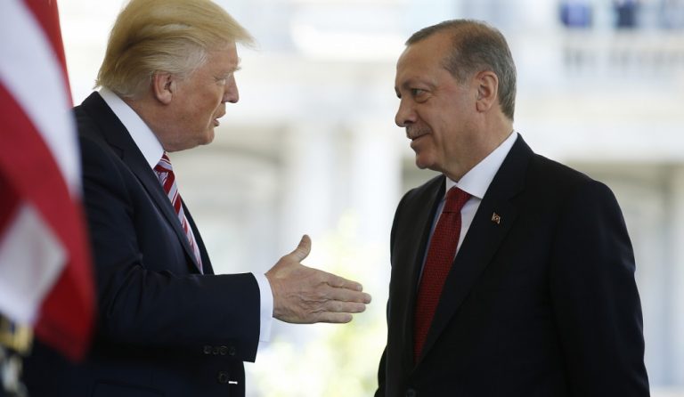 Ερντογάν σε Τραμπ: Η Τουρκία είναι έτοιμη να πάρει τον έλεγχο της Μάνμπιτζ