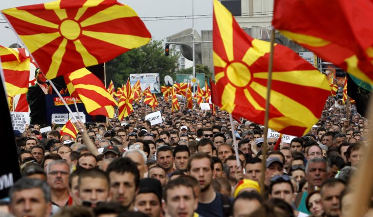 Σκόπια: Ο αρχηγός του μεγαλύτερου κόμματος της αντιπολίτευσης θα απέχει από το δημοψήφισμα