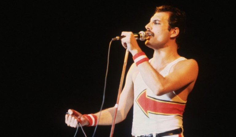 Queen: Εκτός της ταινίας Bohemian Rhapsody ο σκηνοθέτης Μπράιαν Σίνγκερ (vid)