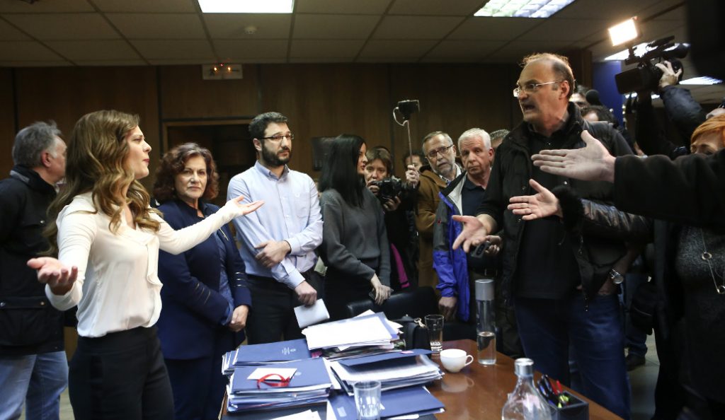 Αντιδράσεις για το πολυνομοσχέδιο: Εισβολή του ΠΑΜΕ στο Υπουργείο Εργασίας (pics & vid) | Pagenews.gr Αντιδράσεις για το πολυνομοσχέδιο: Εισβολή του ΠΑΜΕ στο Υπουργείο Εργασίας (pics & vid) | Pagenews.gr