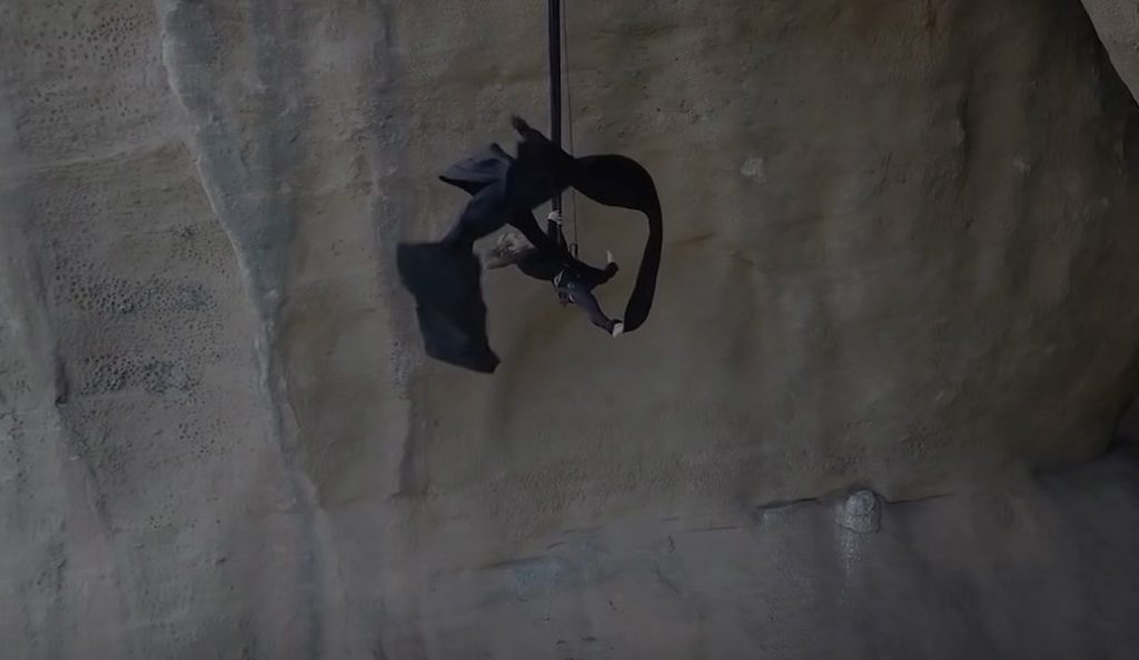 Aerial dance: Η Κατερίνα Σολδάτου χόρεψε και στα Μετέωρα (vid) | Pagenews.gr Aerial dance: Η Κατερίνα Σολδάτου χόρεψε και στα Μετέωρα (vid) | Pagenews.gr