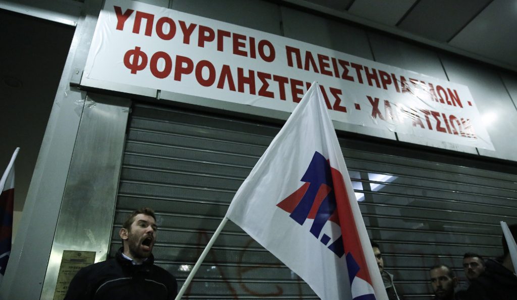 Το ΠΑΜΕ στο Υπουργείο Οικονομικών – Ένταση με τα ΜΑΤ | Pagenews.gr Το ΠΑΜΕ στο Υπουργείο Οικονομικών – Ένταση με τα ΜΑΤ | Pagenews.gr
