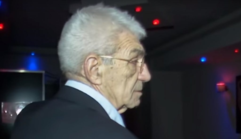 Ο Γιάννης Μπουτάρης έδωσε συνέντευξη μέσα σε οίκο ανοχής (vid) | Pagenews.gr Ο Γιάννης Μπουτάρης έδωσε συνέντευξη μέσα σε οίκο ανοχής (vid) | Pagenews.gr