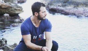 Ο Ντάνος σε άψογη φόρμα κάνει παρκούρ στη Σαντορίνη (pic) | Pagenews.gr Ο Ντάνος σε άψογη φόρμα κάνει παρκούρ στη Σαντορίνη (pic) | Pagenews.gr