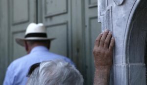 Παράνομες οι περικοπές στις συντάξεις το 2012 – Πώς μπορούν να διεκδικήσουν πίσω τα δώρα οι συνταξιούχοι | Pagenews.gr Παράνομες οι περικοπές στις συντάξεις το 2012 – Πώς μπορούν να διεκδικήσουν πίσω τα δώρα οι συνταξιούχοι | Pagenews.gr