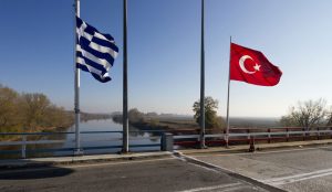 Σύλληψη Έλληνα στον Έβρο: Τούρκοι του πέρασαν χειροπέδες | Pagenews.gr Σύλληψη Έλληνα στον Έβρο: Τούρκοι του πέρασαν χειροπέδες | Pagenews.gr