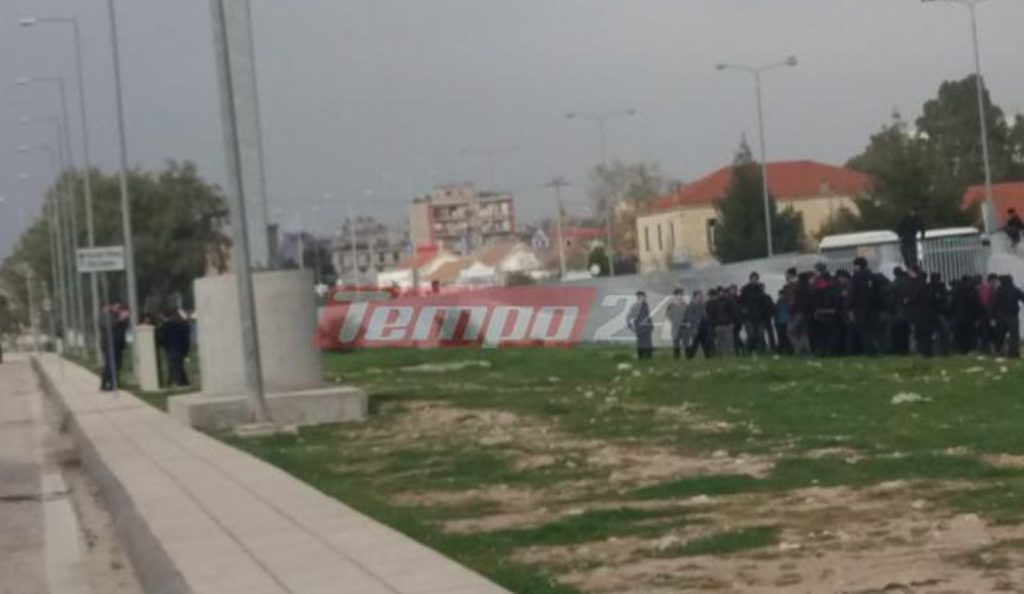 Πάτρα: Επεισόδια με μετανάστες στο λιμάνι (pics &vid) | Pagenews.gr Πάτρα: Επεισόδια με μετανάστες στο λιμάνι (pics &vid) | Pagenews.gr