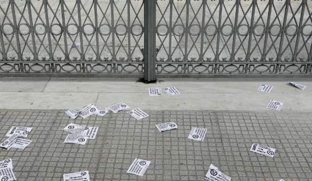 Βόλος: Εισβολή αντιεξουσιαστών στο ΙΚΑ – Καταγγέλλουν γιατρό για σεξουαλική παρενόχληση | Pagenews.gr Βόλος: Εισβολή αντιεξουσιαστών στο ΙΚΑ – Καταγγέλλουν γιατρό για σεξουαλική παρενόχληση | Pagenews.gr