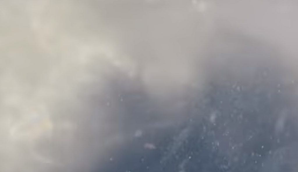 Η στιγμή που χιονοστιβάδα »καταπίνει»snowboarder (vid) | Pagenews.gr Η στιγμή που χιονοστιβάδα »καταπίνει»snowboarder (vid) | Pagenews.gr
