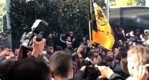 Αποθέωση για την αποστολή της ΑΕΚ (vid) | Pagenews.gr Αποθέωση για την αποστολή της ΑΕΚ (vid) | Pagenews.gr