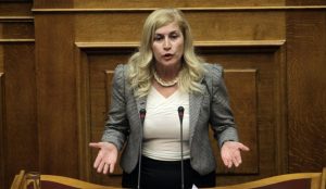 Τα «γαλλικά» της Αυλωνίτου για τον Κυριάκο Μητσοτάκη (vid) | Pagenews.gr Τα «γαλλικά» της Αυλωνίτου για τον Κυριάκο Μητσοτάκη (vid) | Pagenews.gr