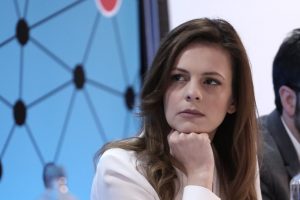 Έφη Αχτσιόγλου: Κατάργηση του υποκατώτατου – Αυξήσεις μισθών | Pagenews.gr Έφη Αχτσιόγλου: Κατάργηση του υποκατώτατου – Αυξήσεις μισθών | Pagenews.gr