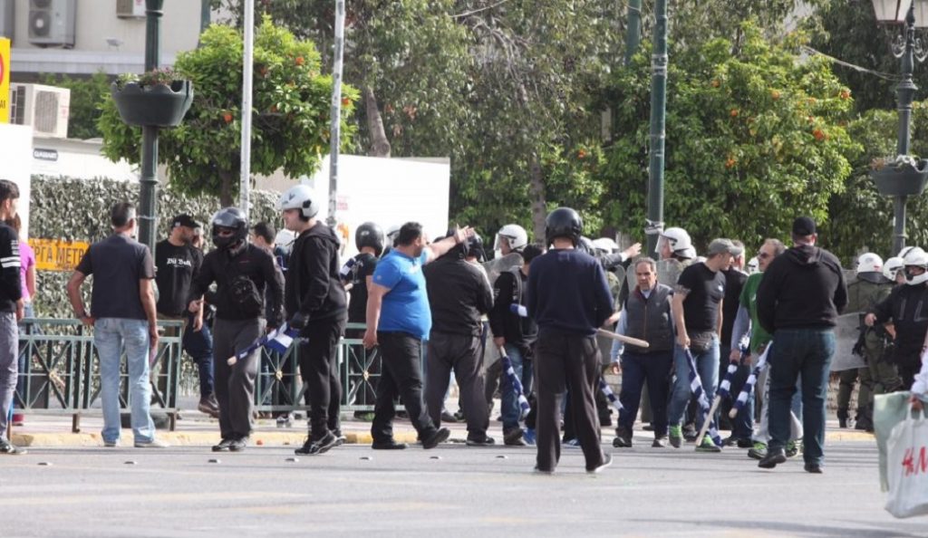 Επεισόδια μεταξύ οπαδών του Ολυμπιακού και Αστυνομίας στον Πειραιά | Pagenews.gr Επεισόδια μεταξύ οπαδών του Ολυμπιακού και Αστυνομίας στον Πειραιά | Pagenews.gr