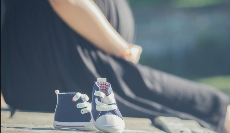 Μητέρα έγινε μία 13χρονη από το Λαύριο