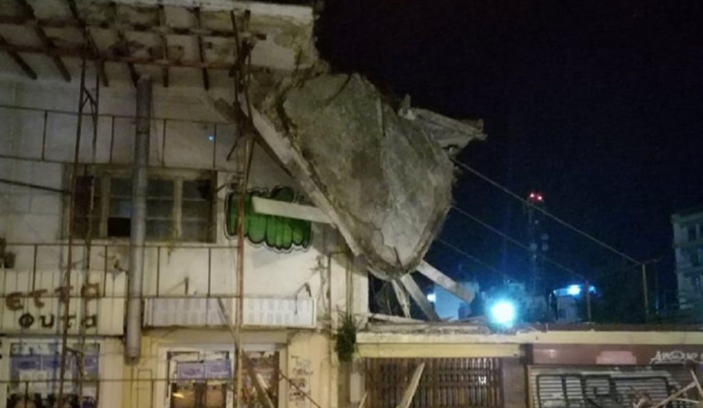 Εικόνες που σοκάρουν: Κατέρρευσε η οροφή της δημοτικής αγοράς στη Χαλκίδα (pics&vid) | Pagenews.gr Εικόνες που σοκάρουν: Κατέρρευσε η οροφή της δημοτικής αγοράς στη Χαλκίδα (pics&vid) | Pagenews.gr