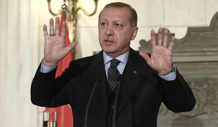 Ερντογάν: Ο Τούρκος πρόεδρος κοιμήθηκε σε συνέντευξη Τύπου