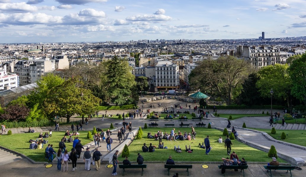 Τσιμέντο ή ανθισμένος περίπατος;