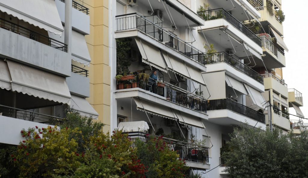 Ελεύθερη με περιοριστικούς όρους η 22χρονη που πέταξε το μωρό της στην Νέα Σμύρνη | Pagenews.gr Ελεύθερη με περιοριστικούς όρους η 22χρονη που πέταξε το μωρό της στην Νέα Σμύρνη | Pagenews.gr